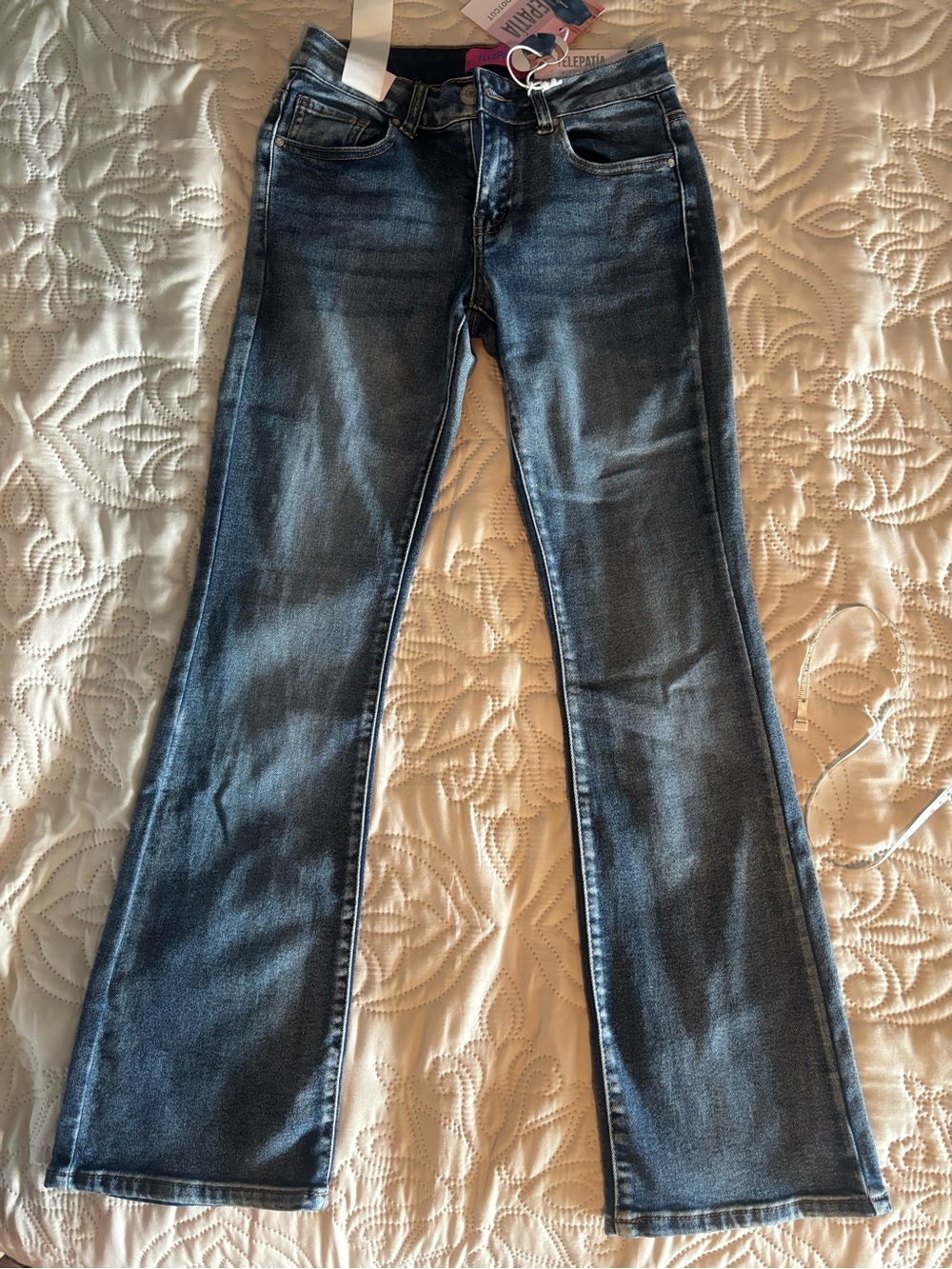 Telepatia Low-Rise Bootcut Medium Wash Blue Denim Jeans Button Zip 5-Pocket 3/26